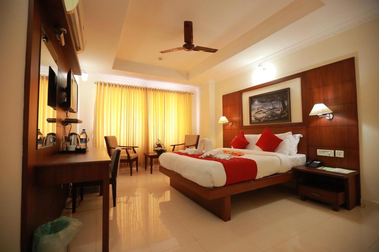 Hotel Peninsula Thrissur Экстерьер фото