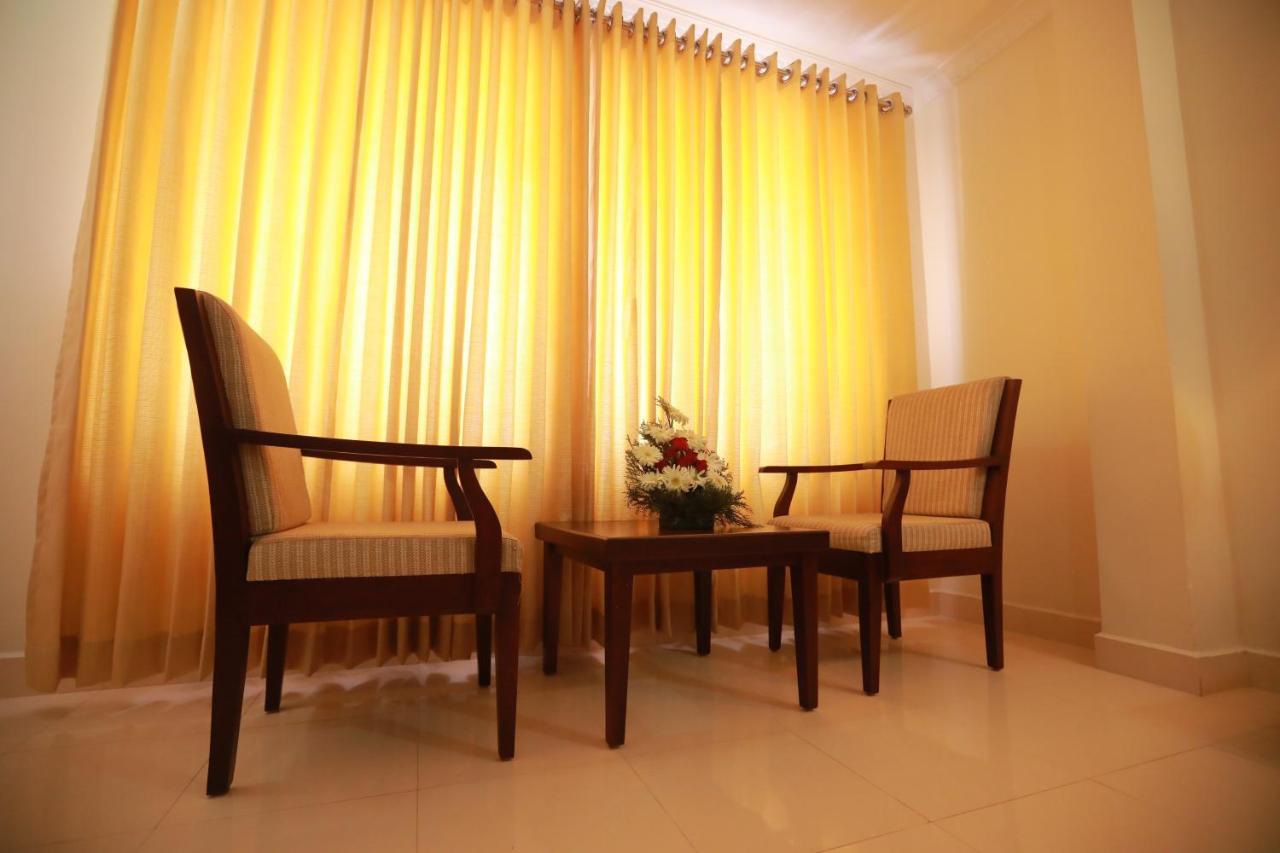 Hotel Peninsula Thrissur Экстерьер фото