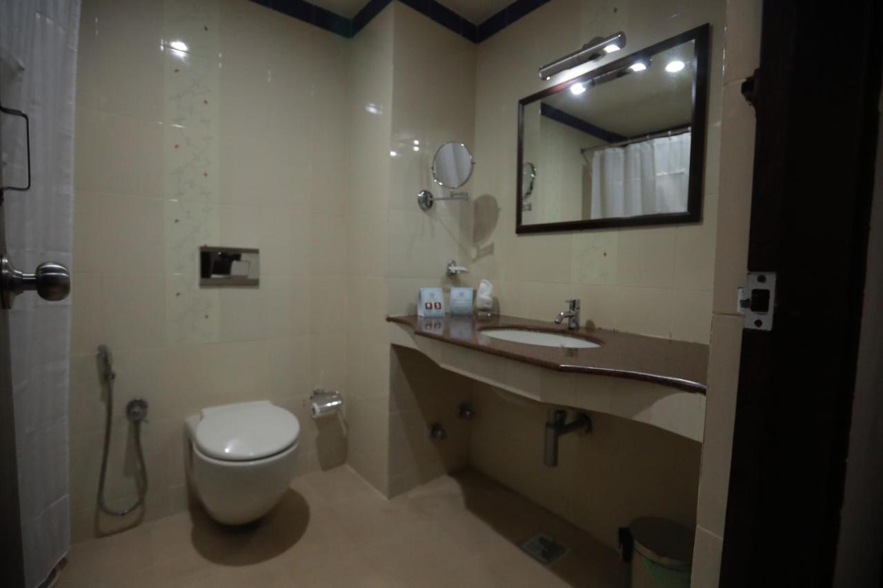 Hotel Peninsula Thrissur Экстерьер фото